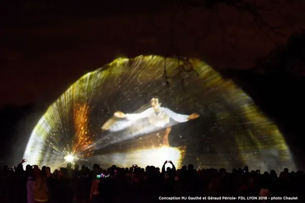 light festival lyon projection on water screen