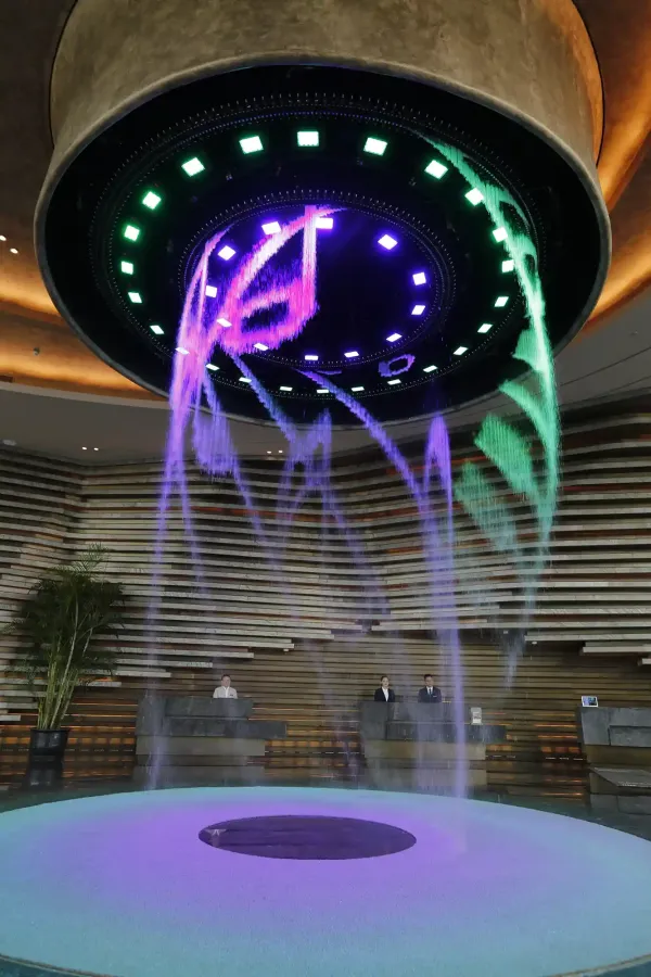 aqua graphic water curtain - shanghai intercontinental hotel 12